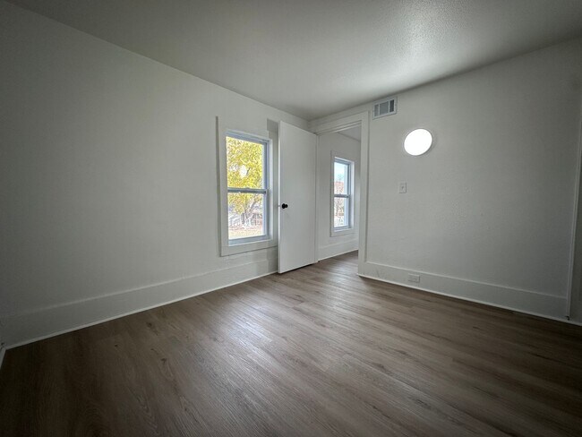 Building Photo - 303 Weston Ave