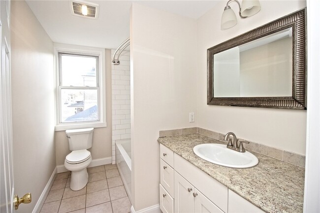 Building Photo - 668 Thames St