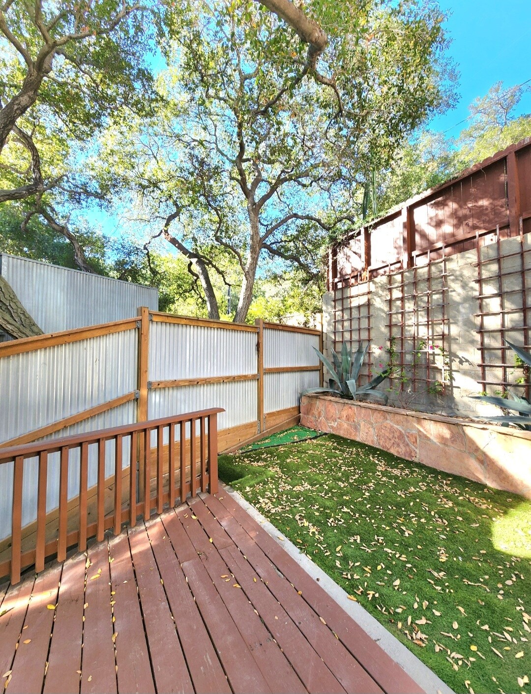 Building Photo - 380 Box Canyon Rd