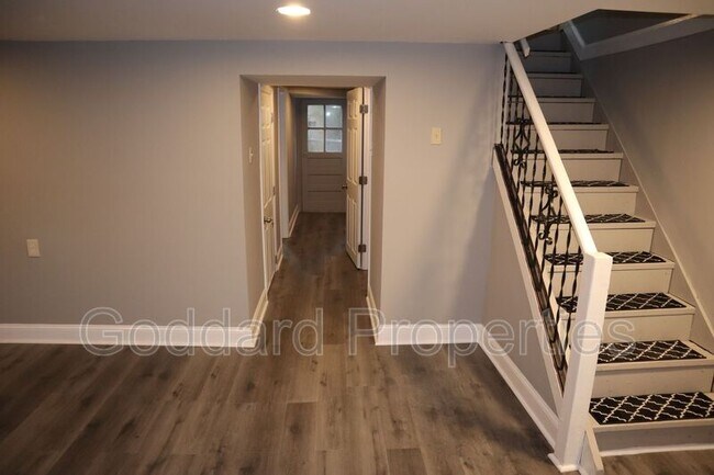 Building Photo - 5916 Northwood Dr