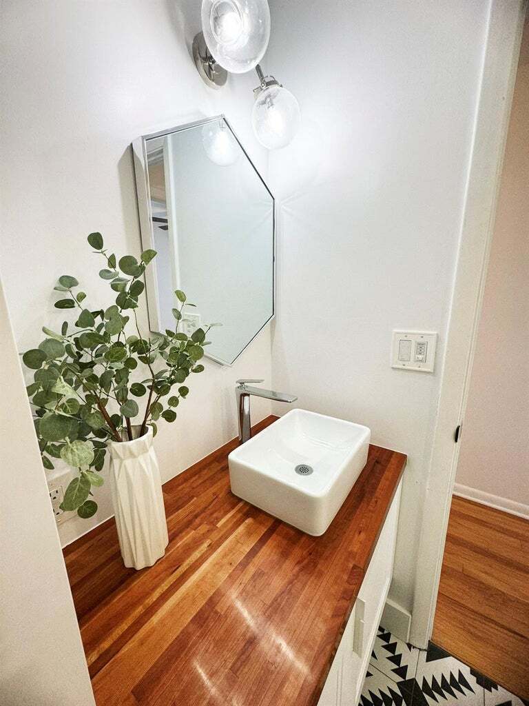 Building Photo - 321 Sandtree Dr