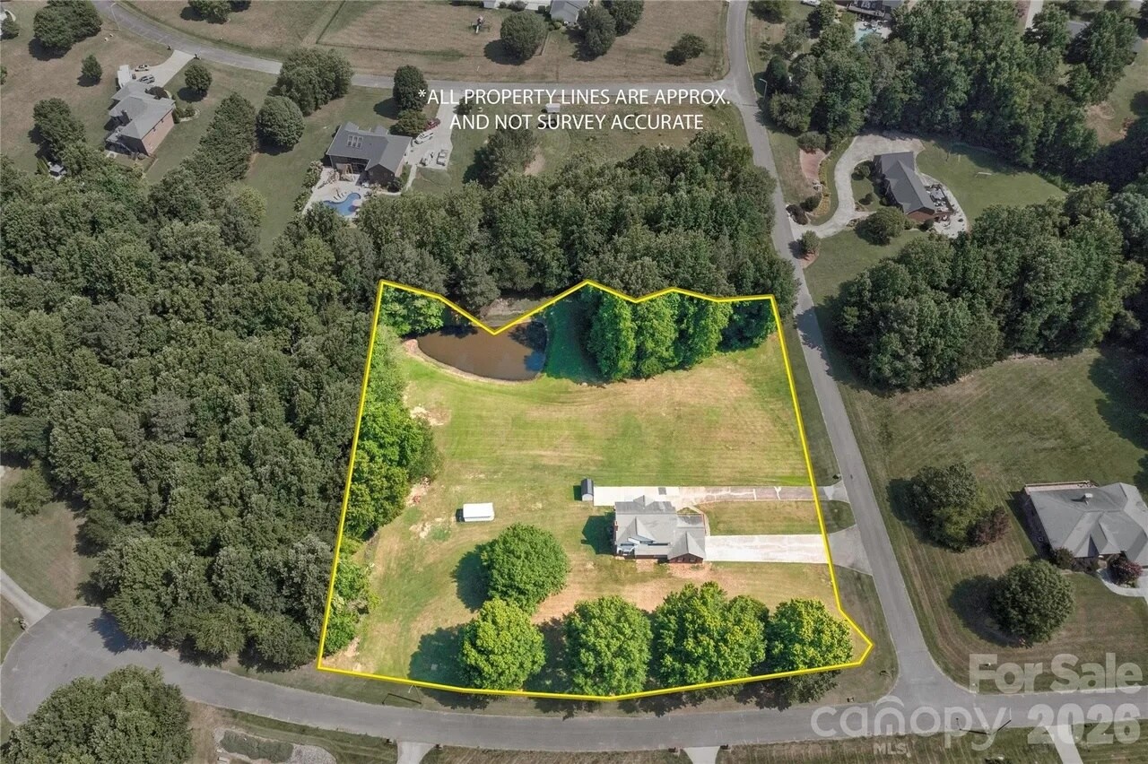 Building Photo - 3010 Eaker Dr
