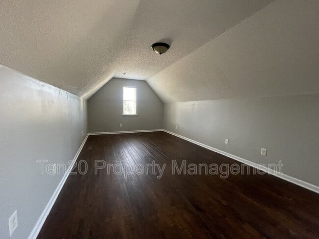 Building Photo - 28 White Pine Way