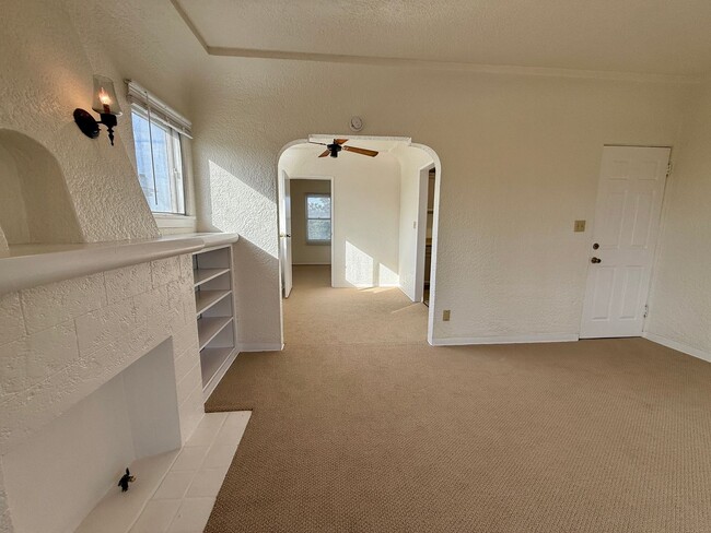 Building Photo - Cozy and Charming South Park One Bedroom Apartment Home!