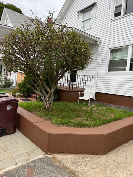 Building Photo - 76 Erie St