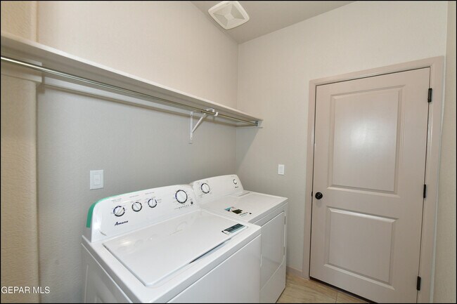 Building Photo - 2358 Enchanted Gem