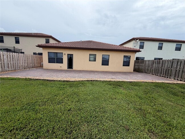 Building Photo - 737 SE 37th Pl