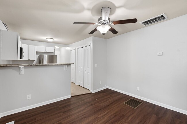 Building Photo - Charming 1 Bedroom, 1 Bath Home Minutes Fr...