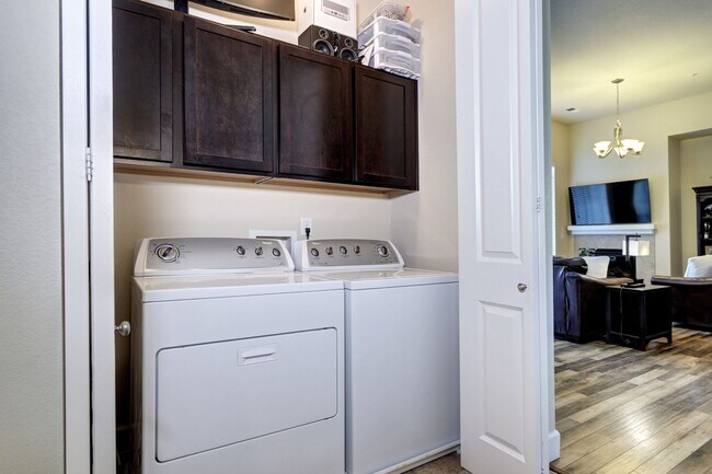 Building Photo - Private 2 bed 2 bath Condo in Inverness En...