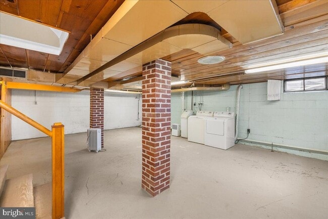 Building Photo - 312 Shawnee Ave