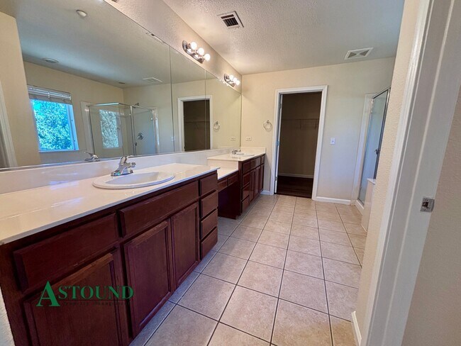 Building Photo - 1268 Picadilly Ln