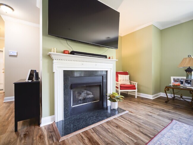 Building Photo - "Charming 3-Bedroom Condo with Cozy Fireplace - 1404 Sq Ft of Comfort in Prime NC Location!"
