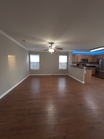 Building Photo - 21 Laurel Ln