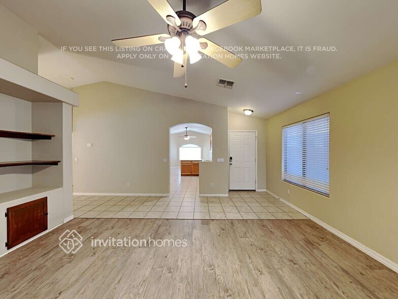 Building Photo - 13516 W Solano Dr