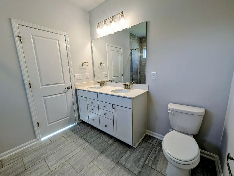Building Photo - 740 Ben Ledi Ct
