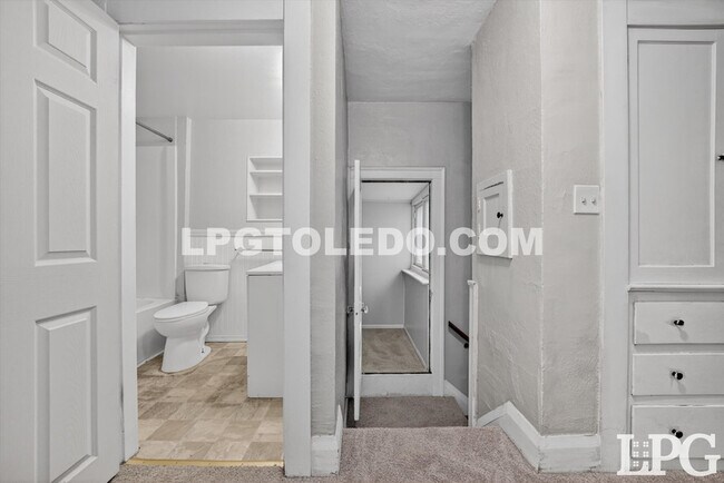 Building Photo - 4120 Parrakeet Ave