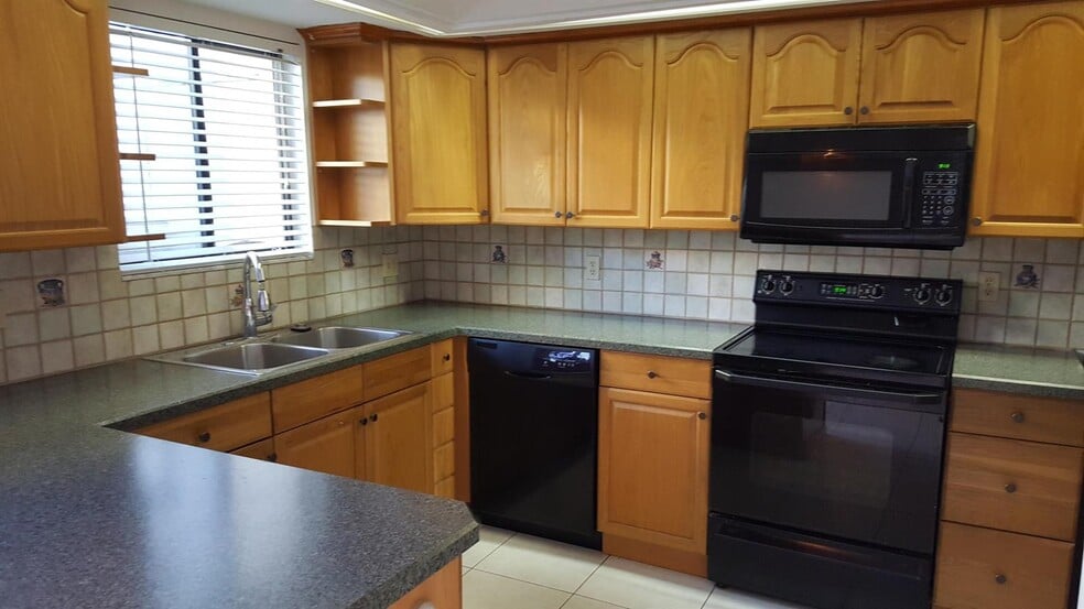 Building Photo - 11868 Sturbridge Ln