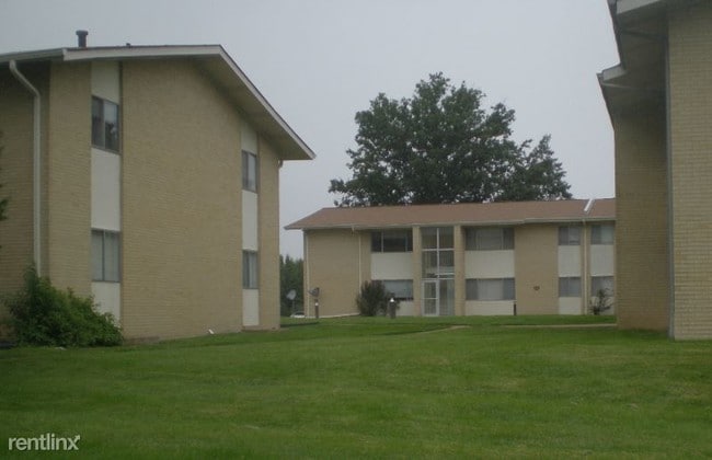 Primary Photo - 2 br, 1 bath Apartment - 146 Clarkson Road