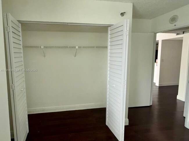 Building Photo - 850 N Miami Ave