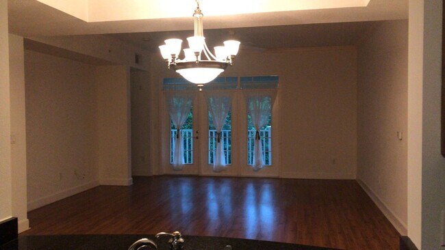 Building Photo - 1230 Wright Cir