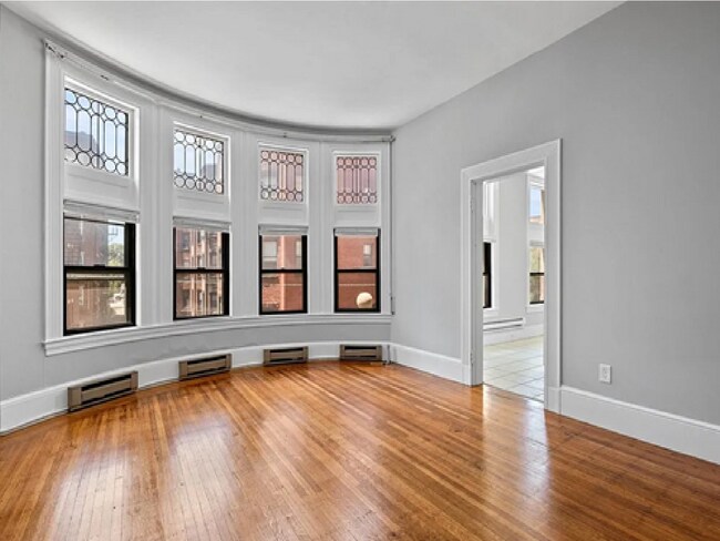 Building Photo - 857 Beacon St