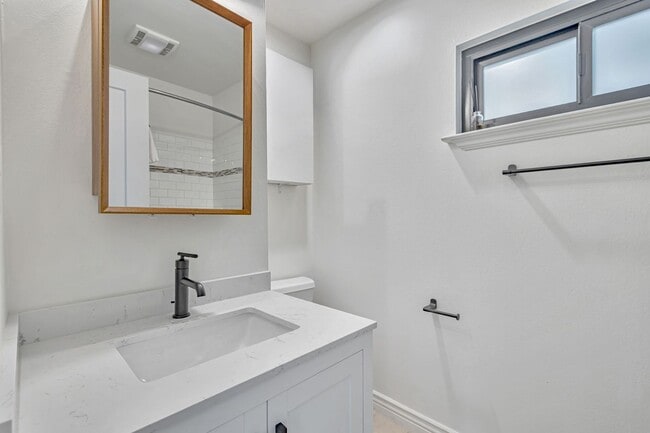 Building Photo - Remodeled Home in near Downtown Mountain View