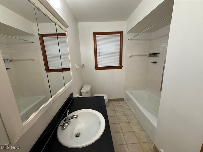 Building Photo - 52 Southwoods Ave