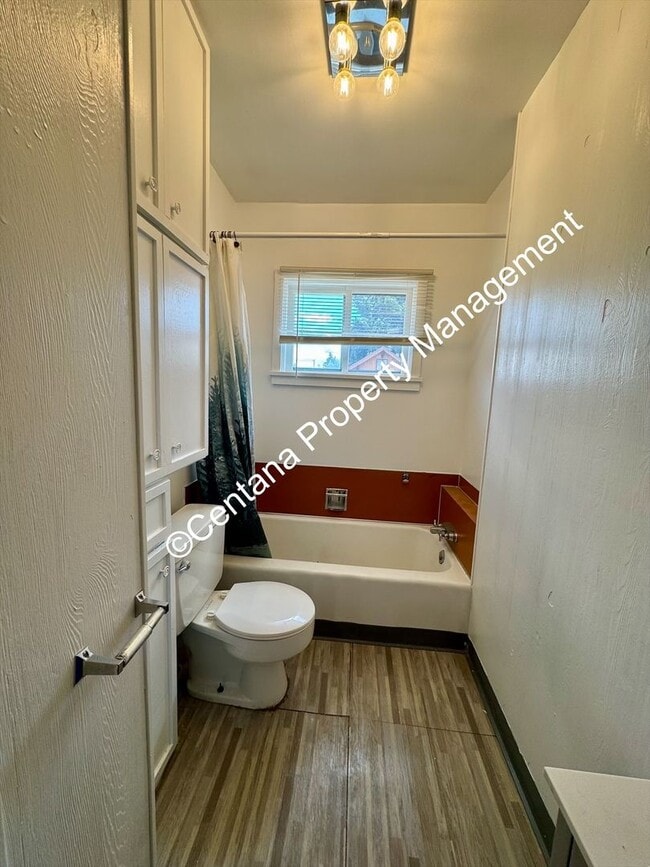 Building Photo - 2 Bedroom House on the Flats with extra bonus rooms, including finished basement and 2 Full bathr...