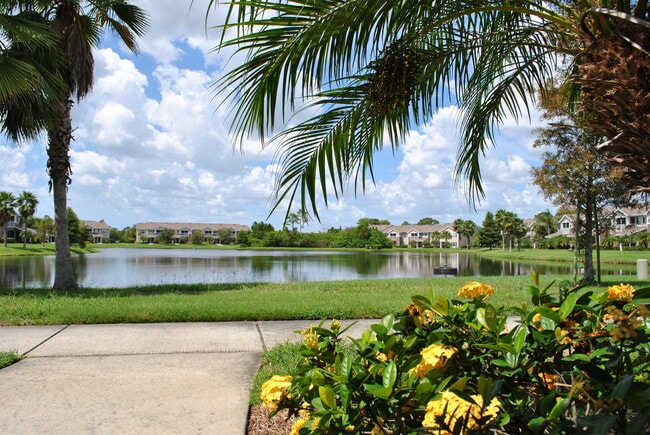Building Photo - Luxury 2 bedroom 2 bathroom condo with lak...
