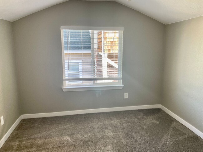 Building Photo - Completely Renovated
