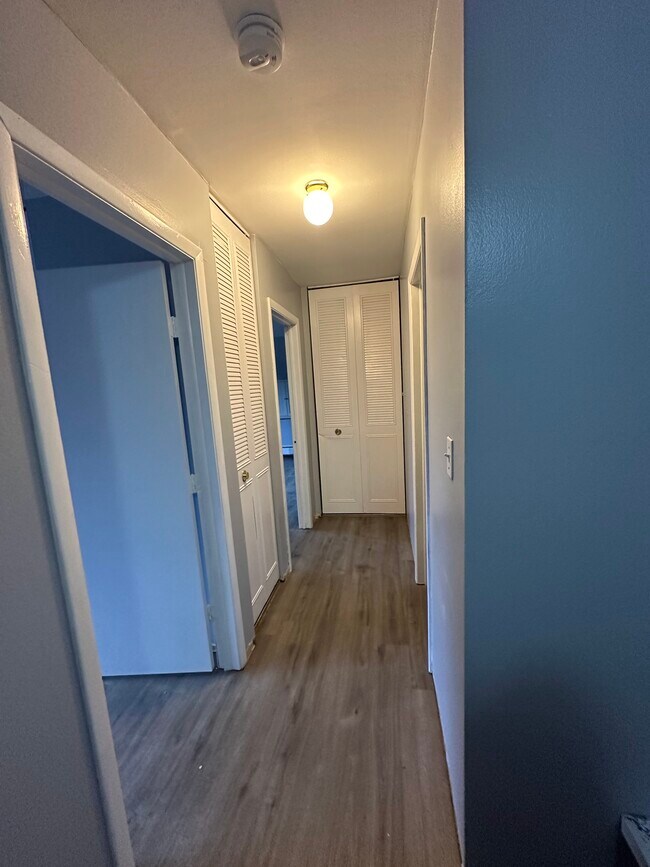 Building Photo - 2500 Bayside Dr