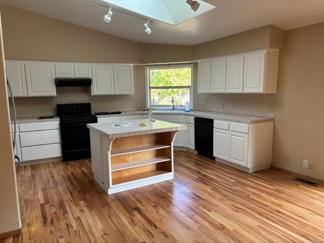 Building Photo - 70 Rocky Creek Rd