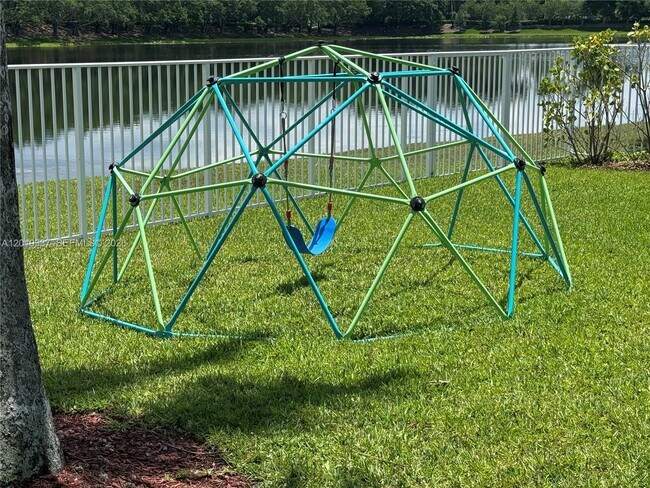 Building Photo - 1070 Capistrano