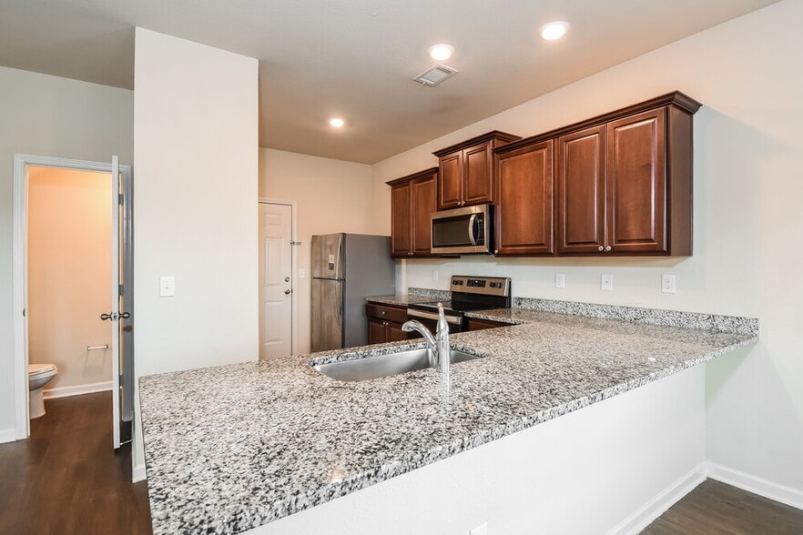Building Photo - 128 Brook Dr