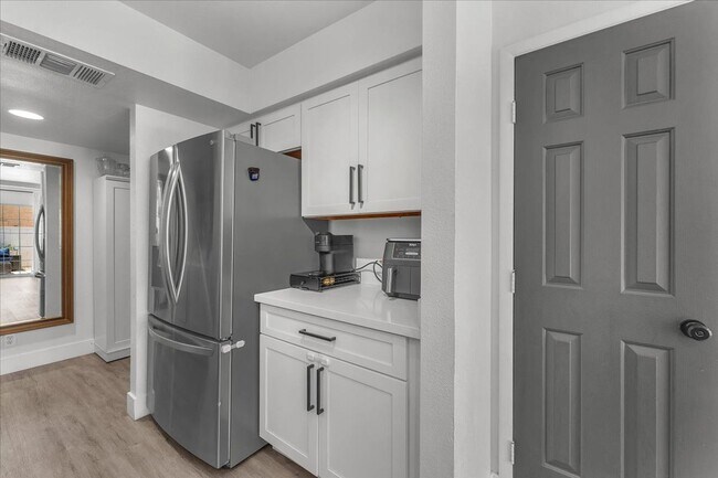 Building Photo - Modern 3-Bed Home in Green Valley – Beauti...