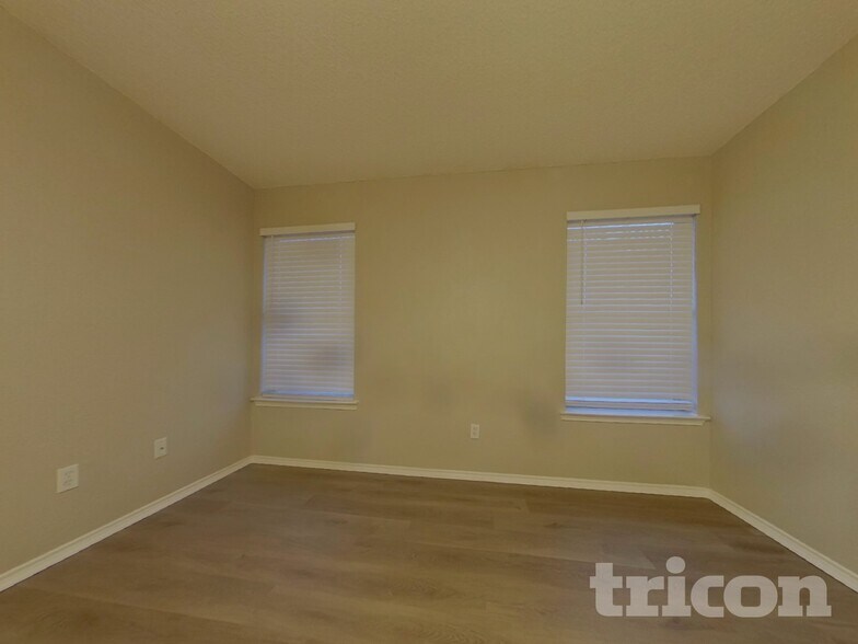 Building Photo - 1932 Cedar Tree Dr