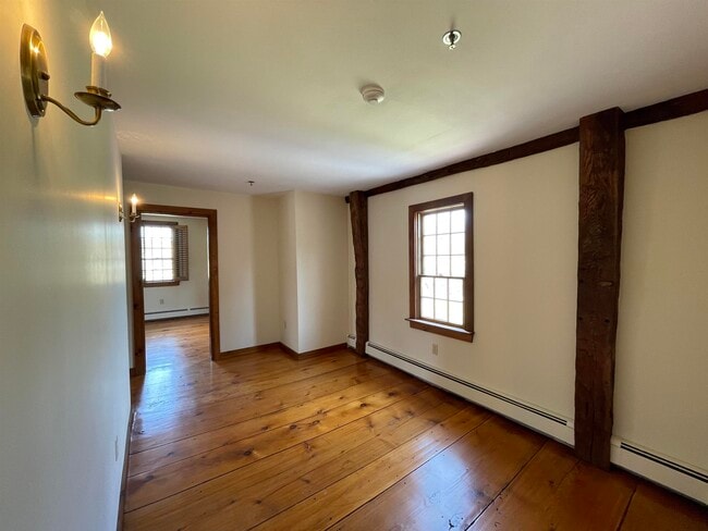 Building Photo - 454 Main St