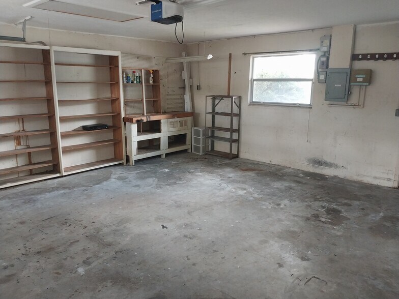 Building Photo - 3962 Basswood Dr