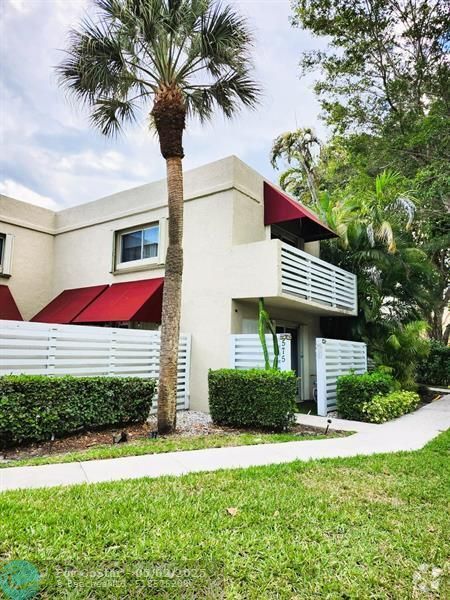 Building Photo - 575 NW 98th Ave