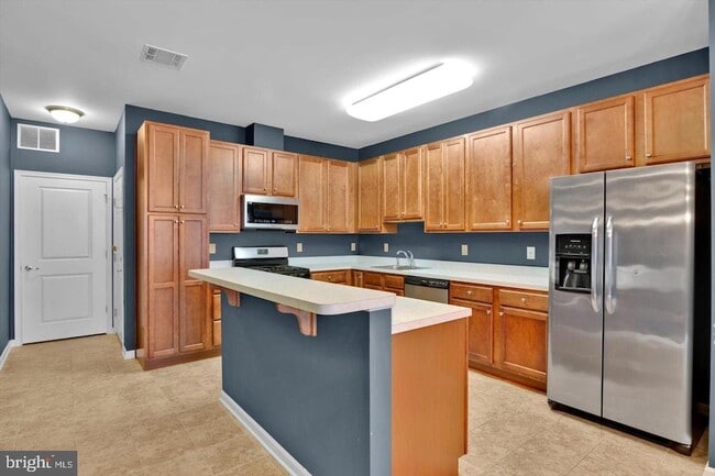 Building Photo - 7 Rowand Way E
