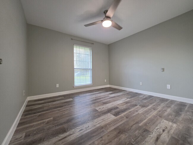 Building Photo - 1682 Village Pkwy