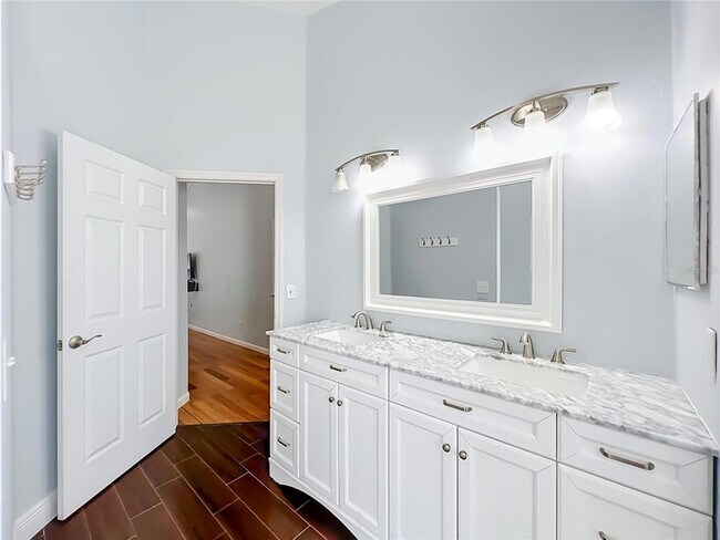 Building Photo - 3020 Hartland Ct