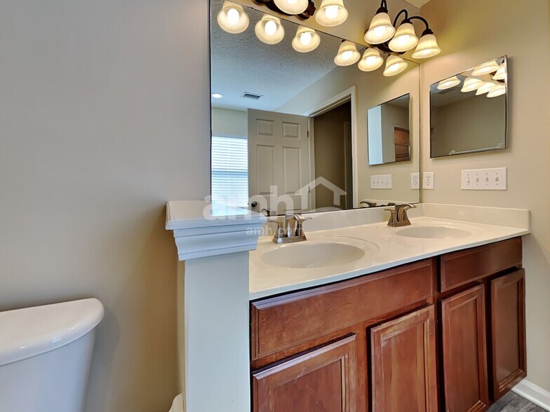 Building Photo - 947 Silver Spring Ct