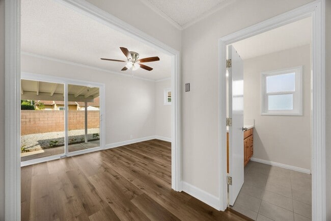 Building Photo - 3 Bed / 2 Bath Home with 2 Car Garage