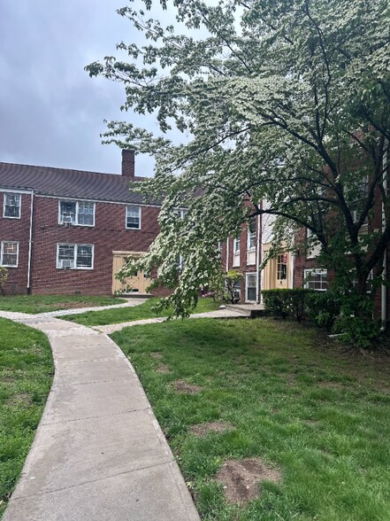 Building Photo - 800 tutor Ct
