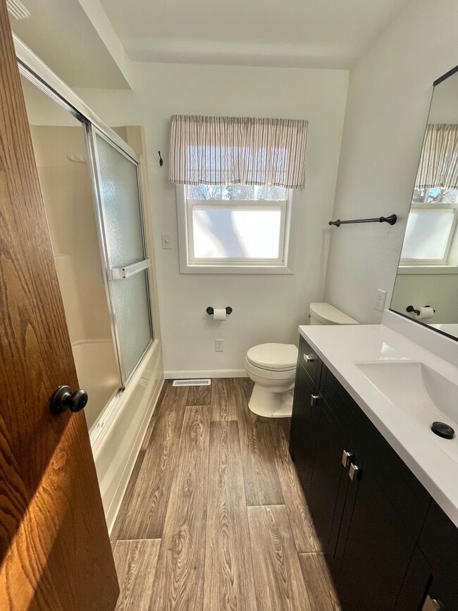 Building Photo - 3 Bed/2 Bath Lakefront Rental Home in Sioux Falls!