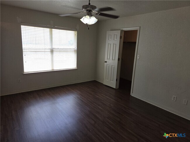 Building Photo - 611 Olaf Dr