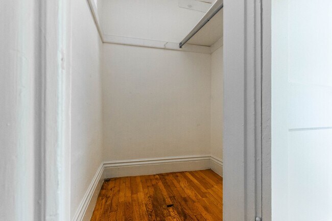 Building Photo - Fenway Studio No Broker Fee - Modern FInishes - Nice Building