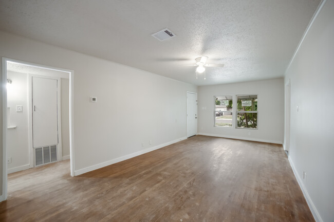 Building Photo - 127 Antrim Dr