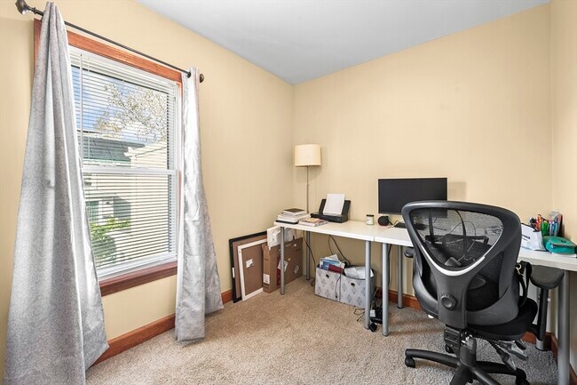 Building Photo - 50 Temple St